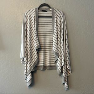 ⭐️Banana Republic factory gray and white open shawl sweater one size